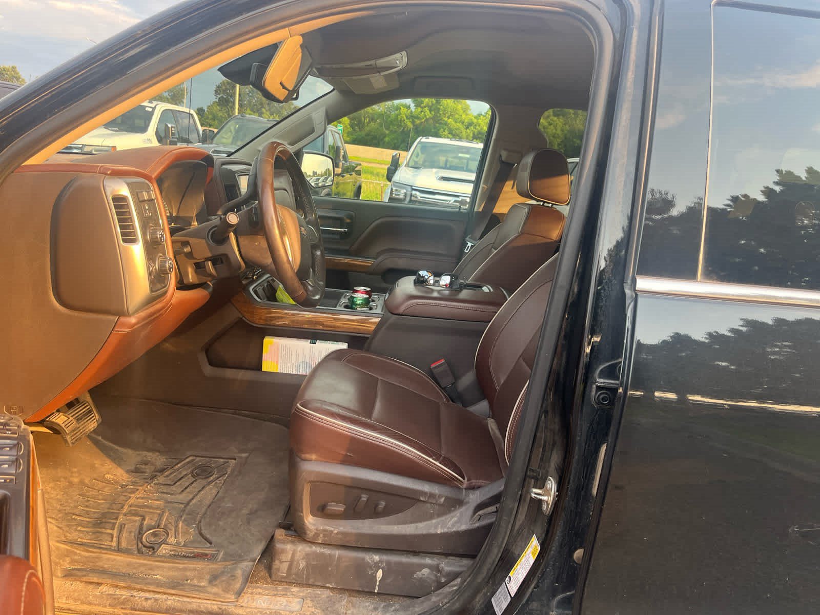 Used 2016 Chevrolet Silverado 1500 High Country w/ High Country Premium Package AWD/4WD image 8