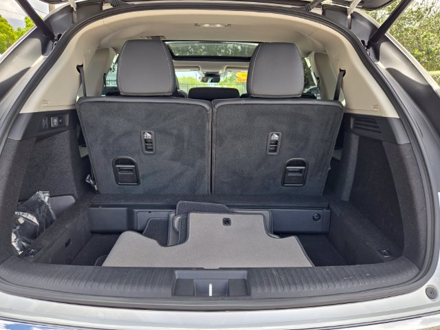Certified 2026 Acura MDX w/ Technology Package FWD image 14