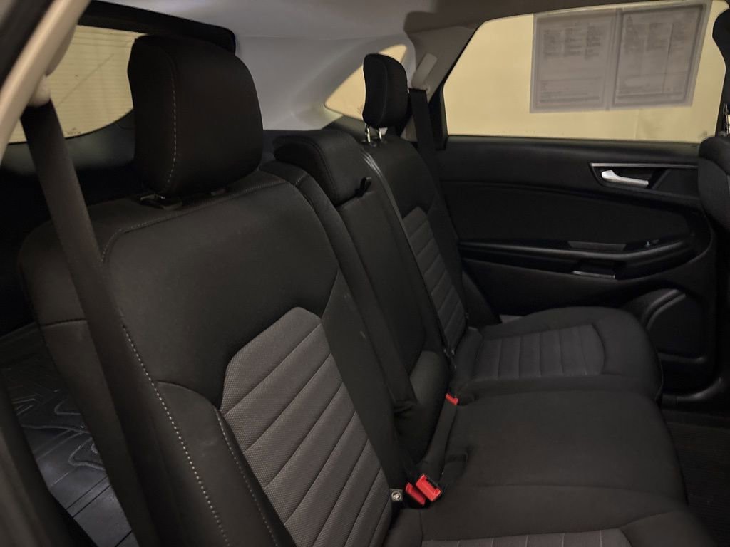 Used 2019 Ford Edge SE image 20