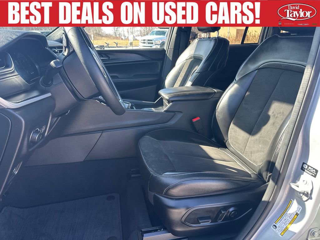 Used 2024 Jeep Grand Cherokee Altitude AWD/4WD image 9