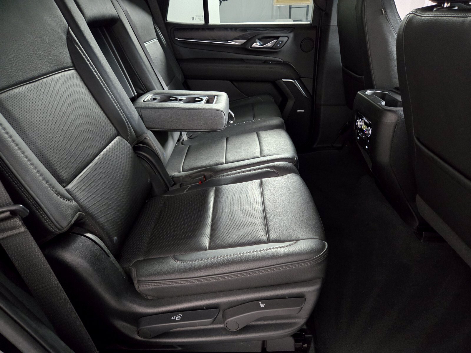 Used 2023 GMC Yukon Denali AWD/4WD image 18