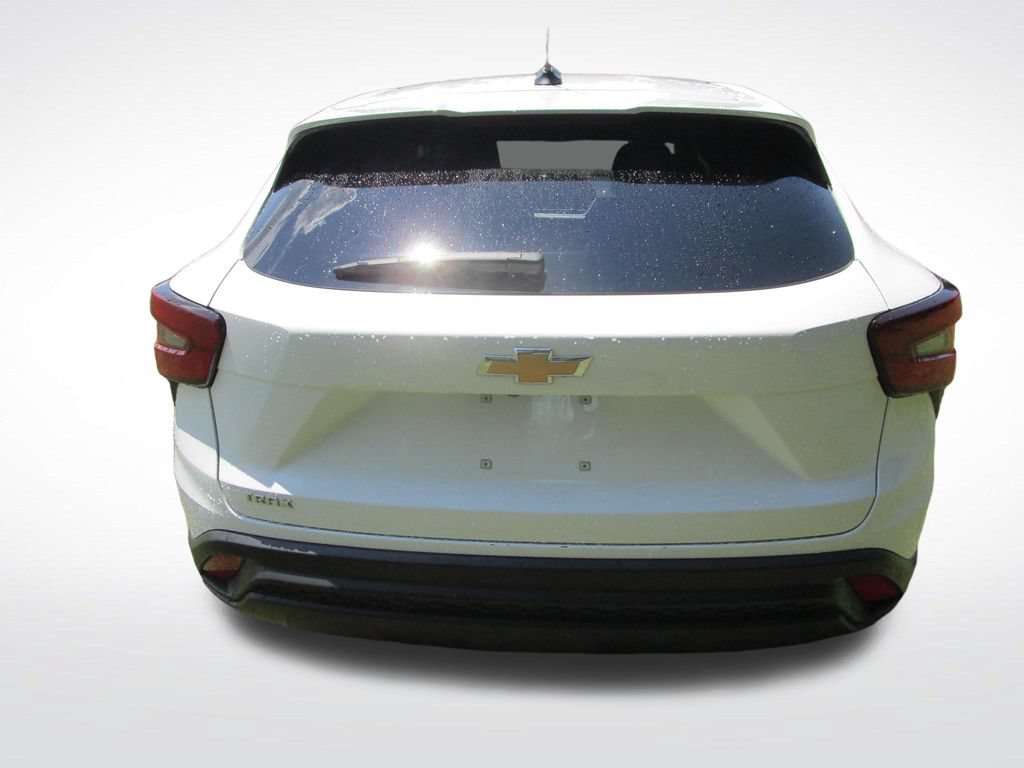 Used 2025 Chevrolet Trax LS FWD image 10