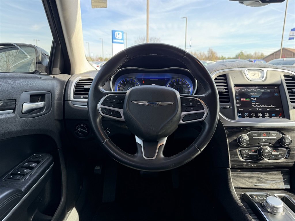 Used 2022 Chrysler 300 Touring w/ Sport Appearance Package image 20