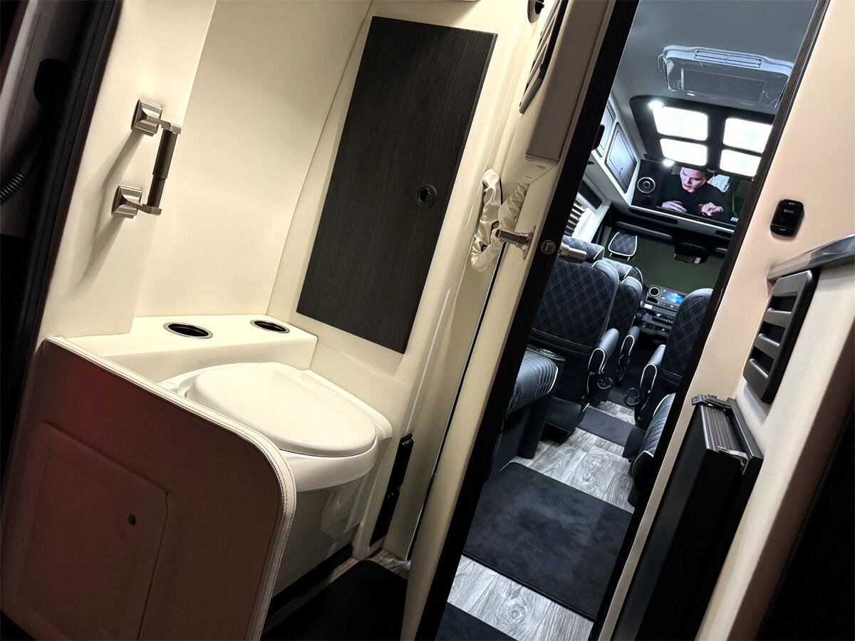 Used 2024 Mercedes-Benz Sprinter 3500 image 5