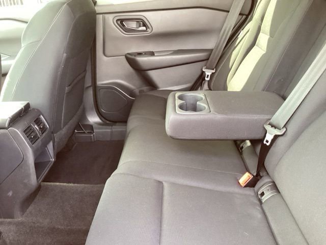 Used 2024 Nissan Rogue S image 32
