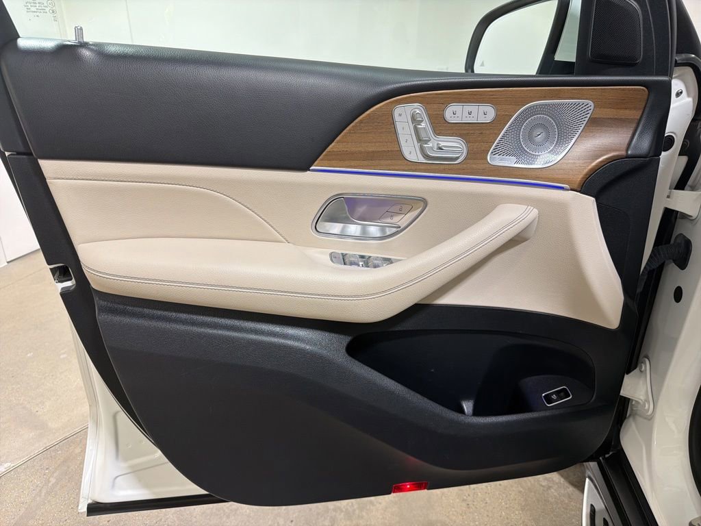 Used 2021 Mercedes-Benz GLS 450 4MATIC image 9