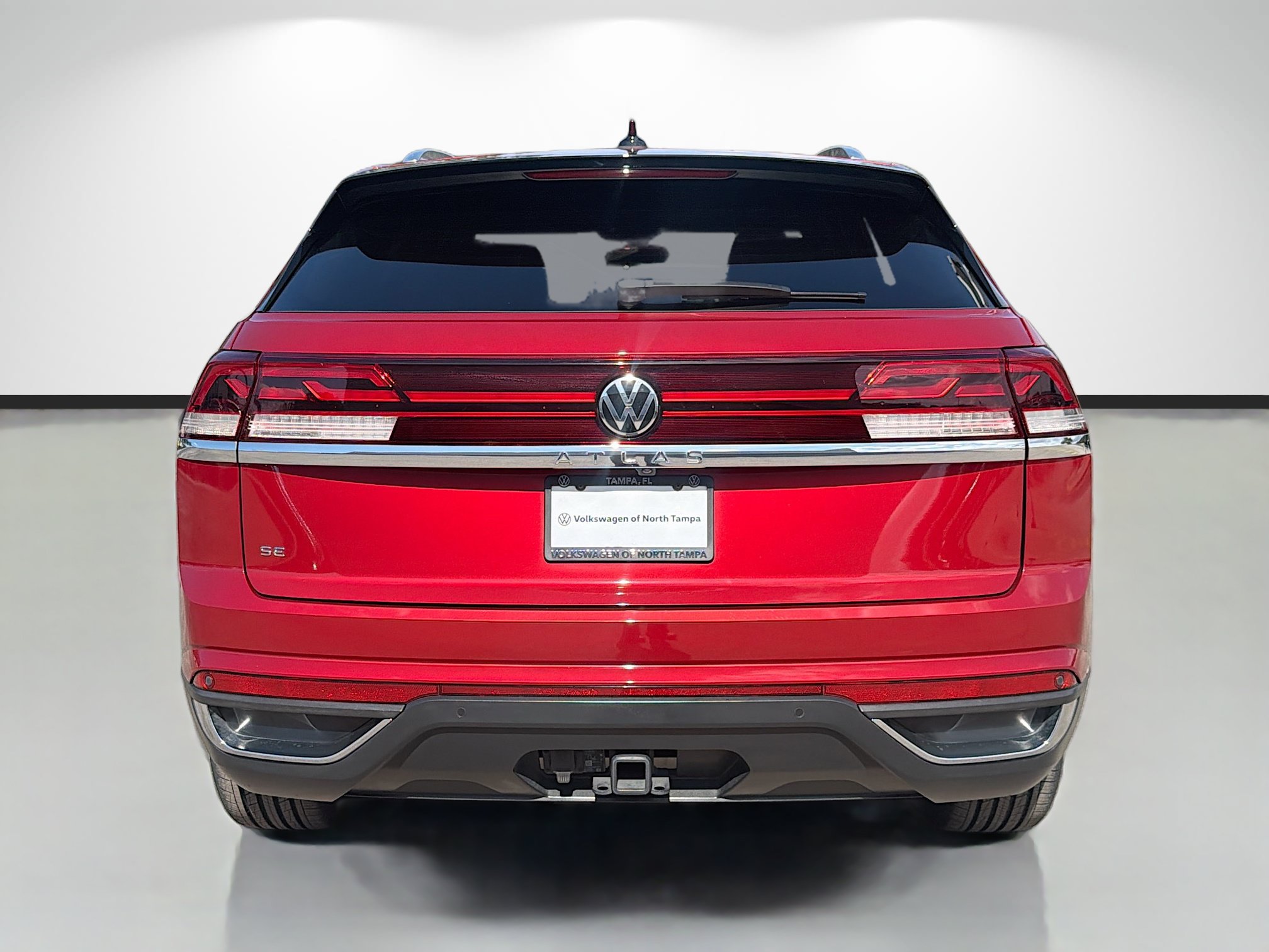 Used 2024 Volkswagen Atlas Cross Sport SE w/ Panoramic Sunroof Package FWD image 4