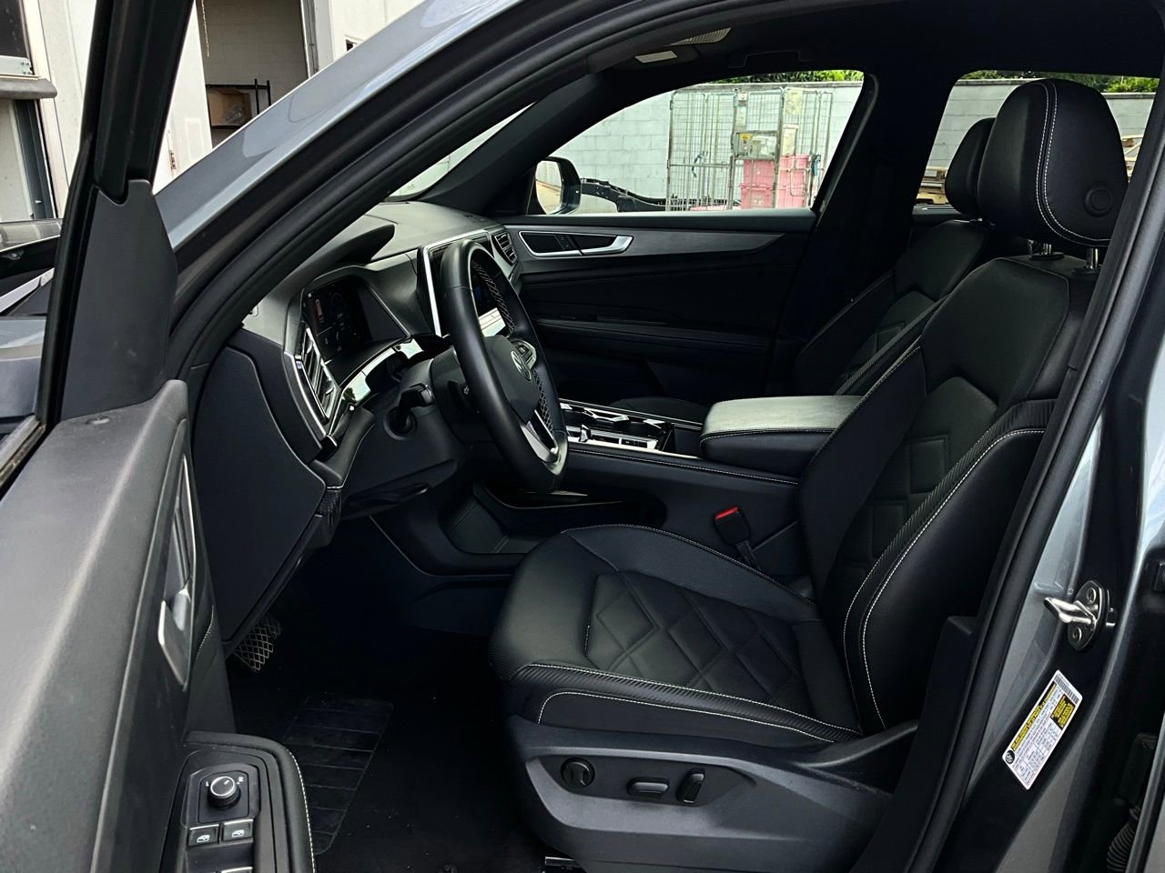 Used 2025 Volkswagen Atlas Cross Sport SE FWD image 10