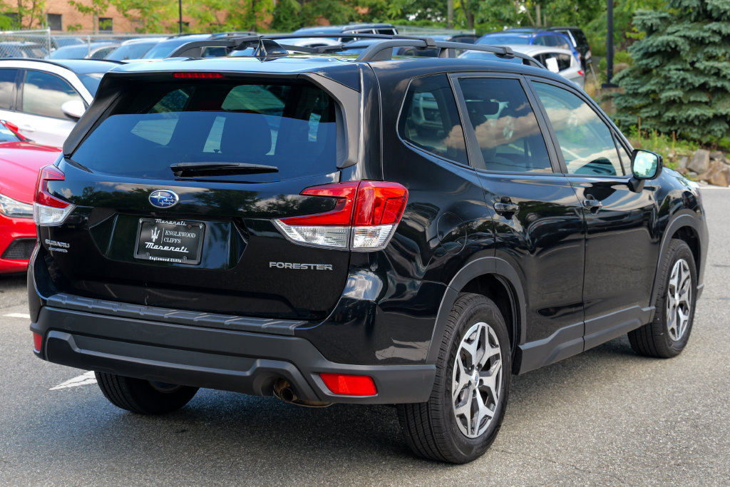 Used 2021 Subaru Forester Premium AWD/4WD image 7