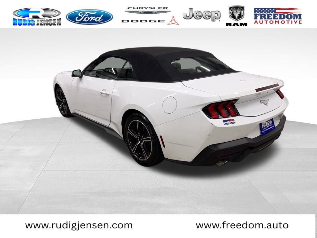 Used 2024 Ford Mustang Convertible image 3