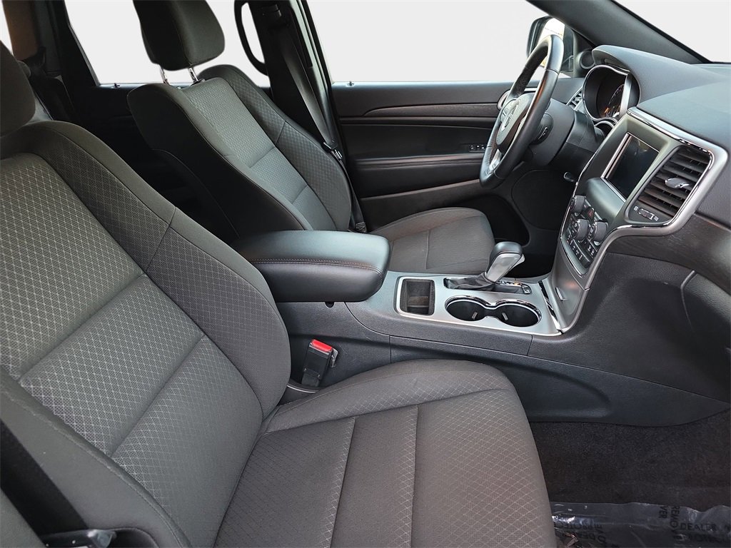 Used 2018 Jeep Grand Cherokee Laredo image 12