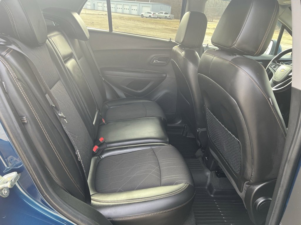 Used 2020 Chevrolet Trax LT w/ LT Convenience Package image 13