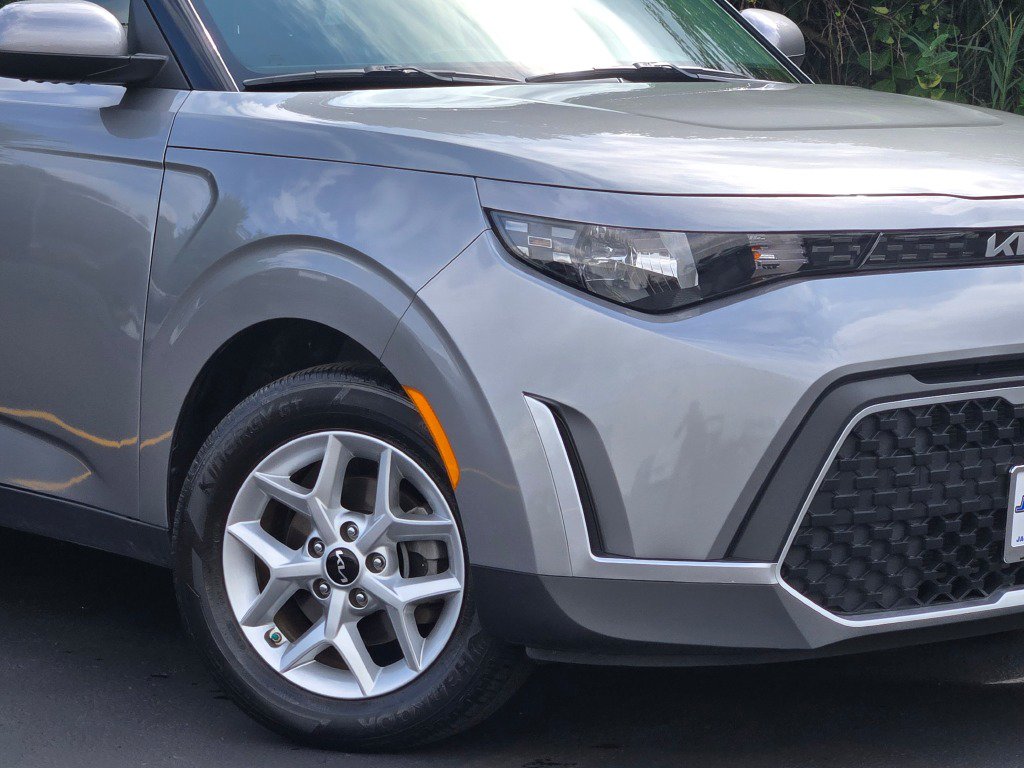 Used 2024 Kia Soul LX w/ Option Group 015 FWD image 3