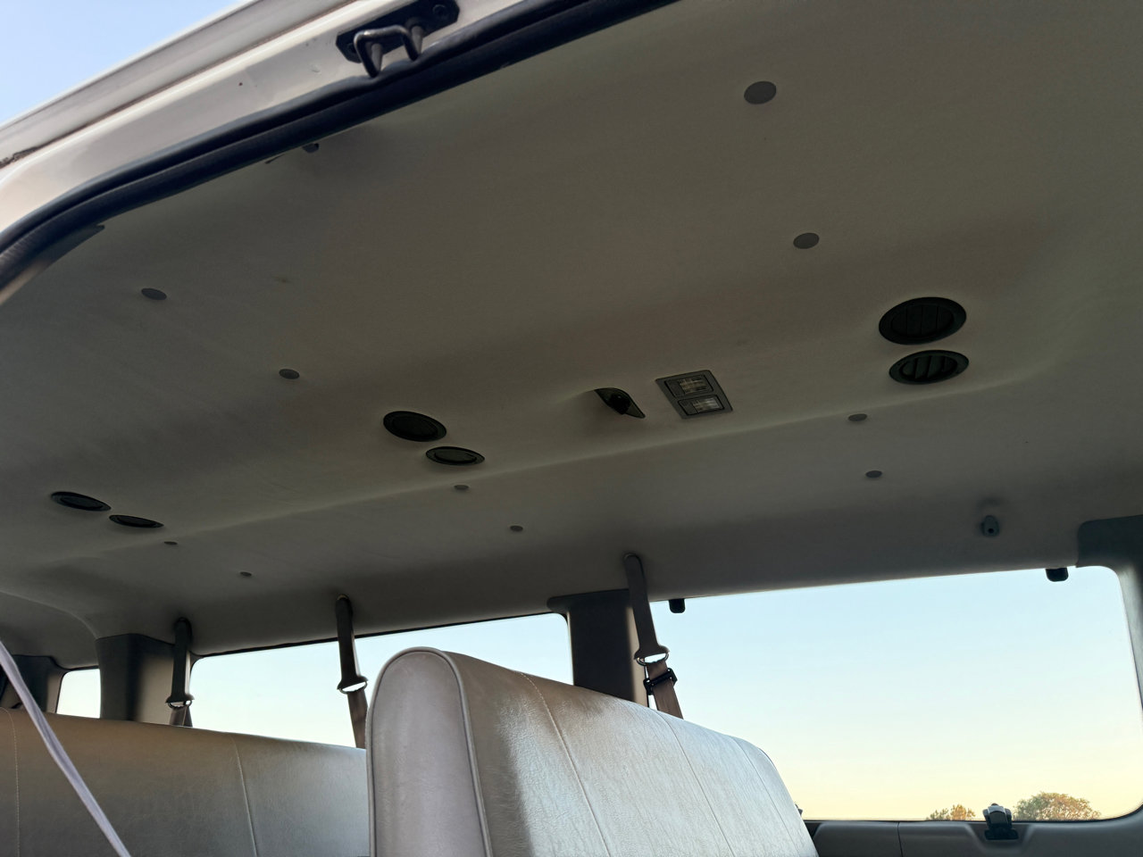 Used 1998 Ford E-350 and Econoline 350 Club Wagon image 19