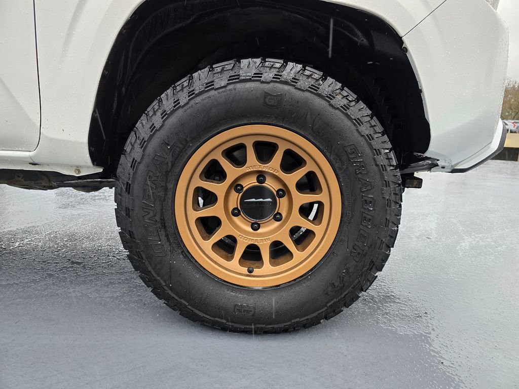 Used 2018 Toyota Tacoma SR image 9