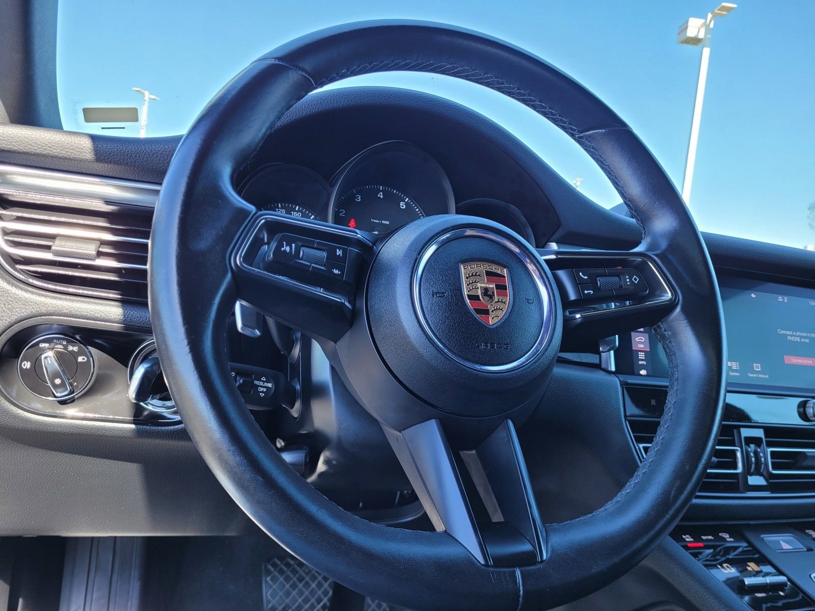 Used 2024 Porsche Macan image 12