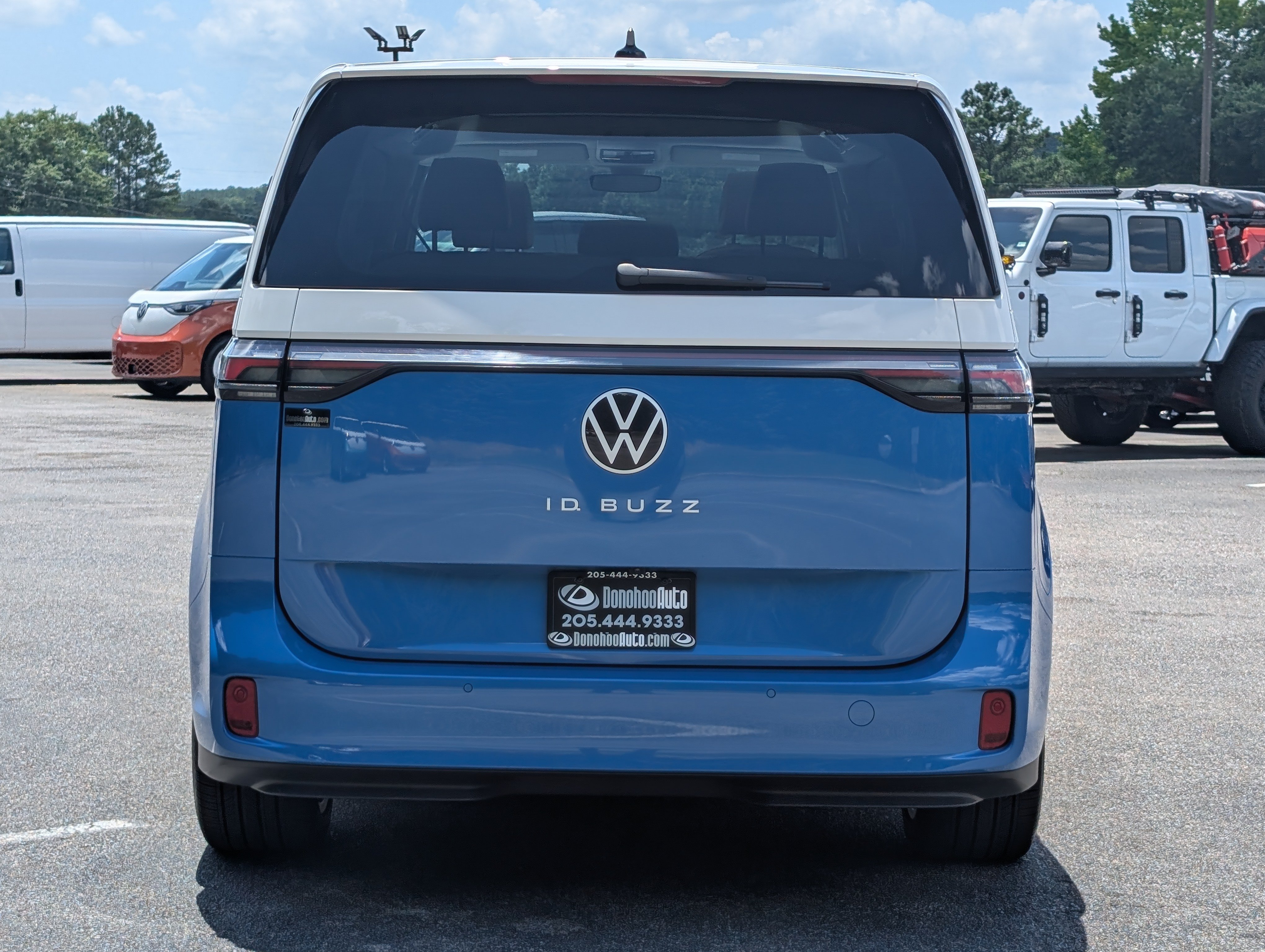 Used 2025 Volkswagen ID. Buzz Pro S Plus RWD image 8