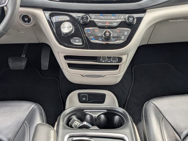 Used 2023 Chrysler Pacifica Touring-L image 19