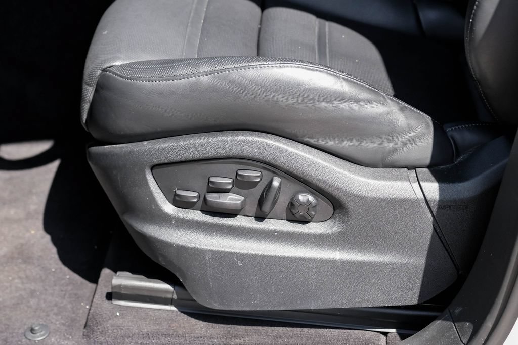 Used 2023 Porsche Cayenne Turbo AWD/4WD image 30