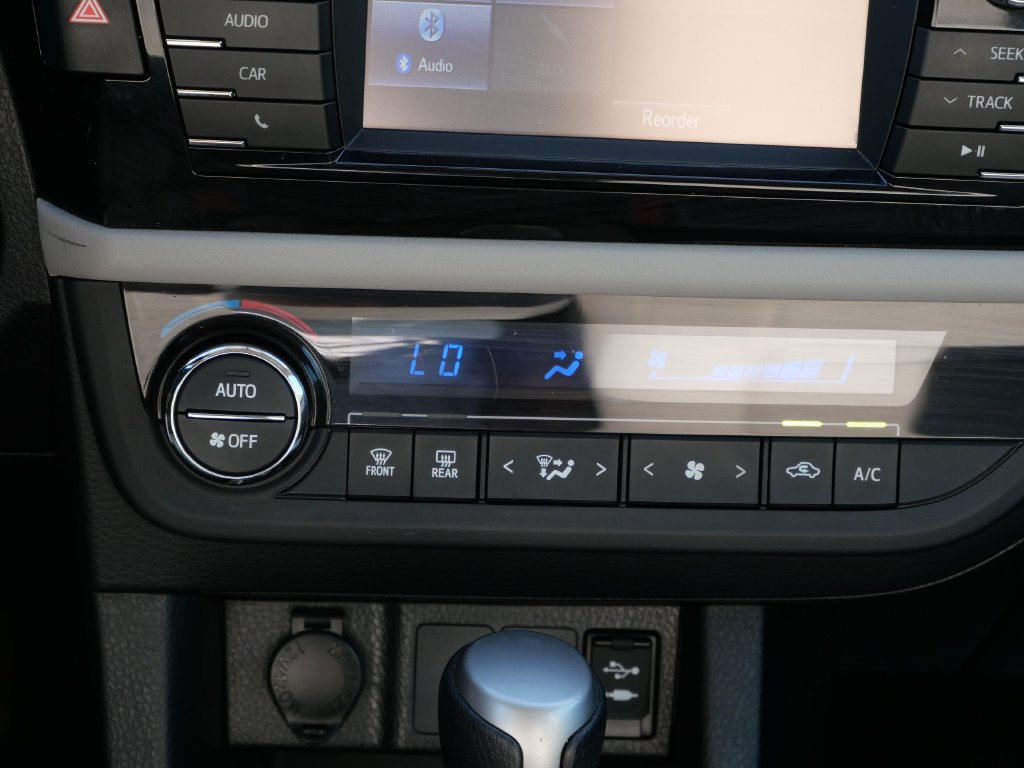 Used 2016 Toyota Corolla LE FWD image 17