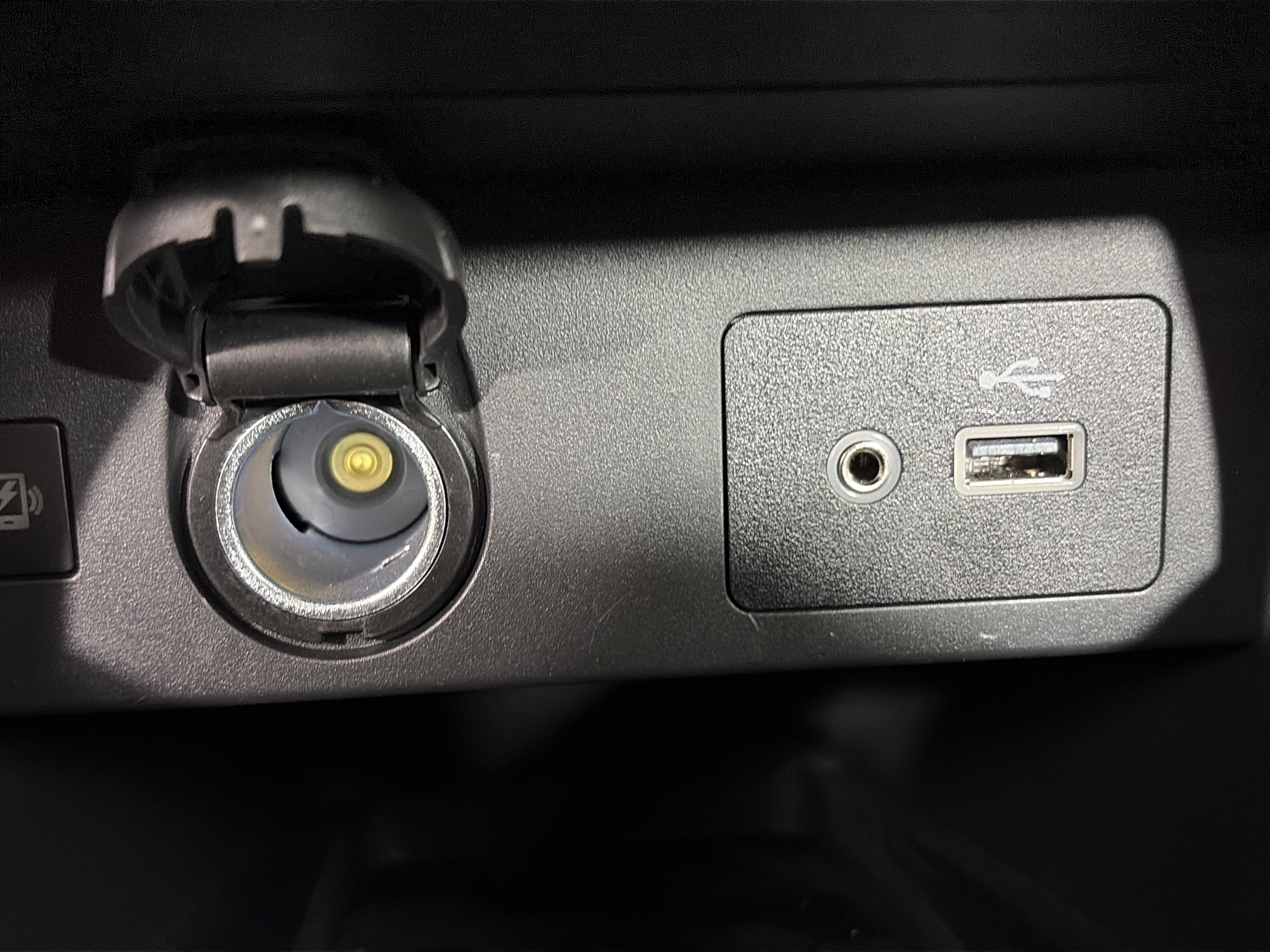 Used 2025 Nissan Versa SV w/ Trunk Package FWD image 21