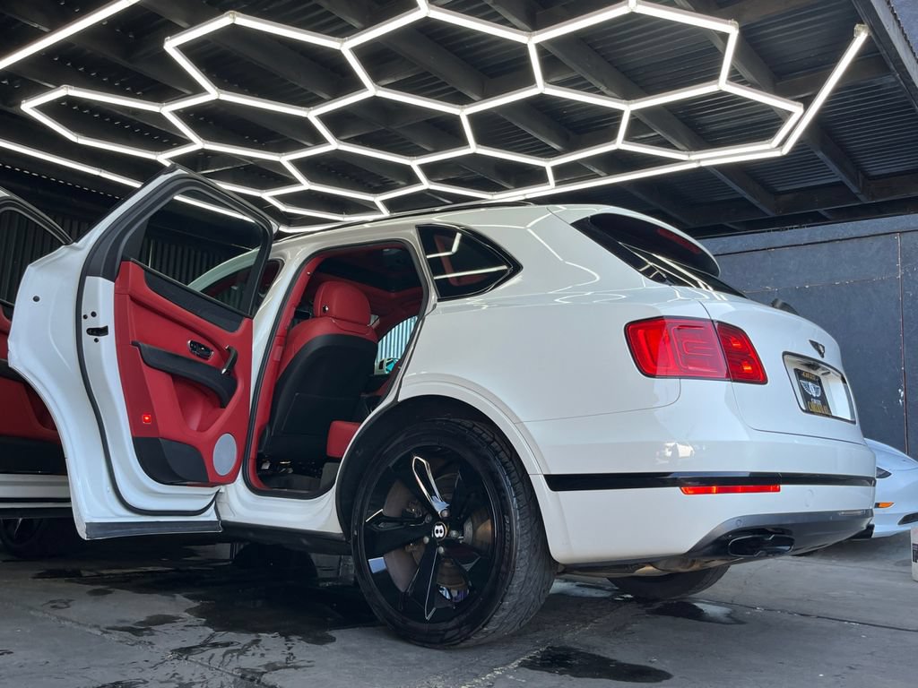Used 2020 Bentley Bentayga AWD/4WD image 34