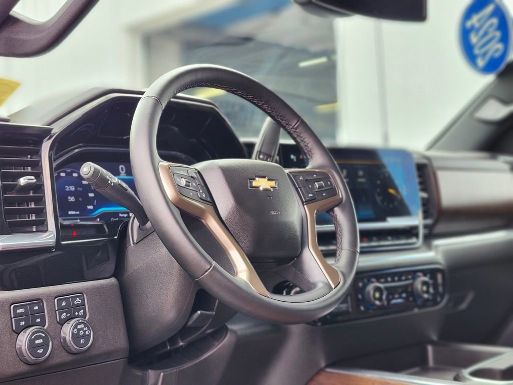 Used 2024 Chevrolet Silverado 3500 High Country AWD/4WD image 17