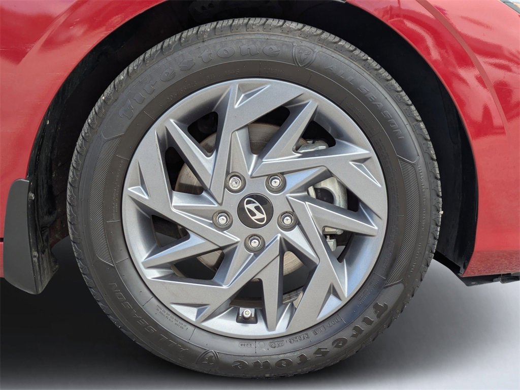 Used 2024 Hyundai Elantra SEL image 11