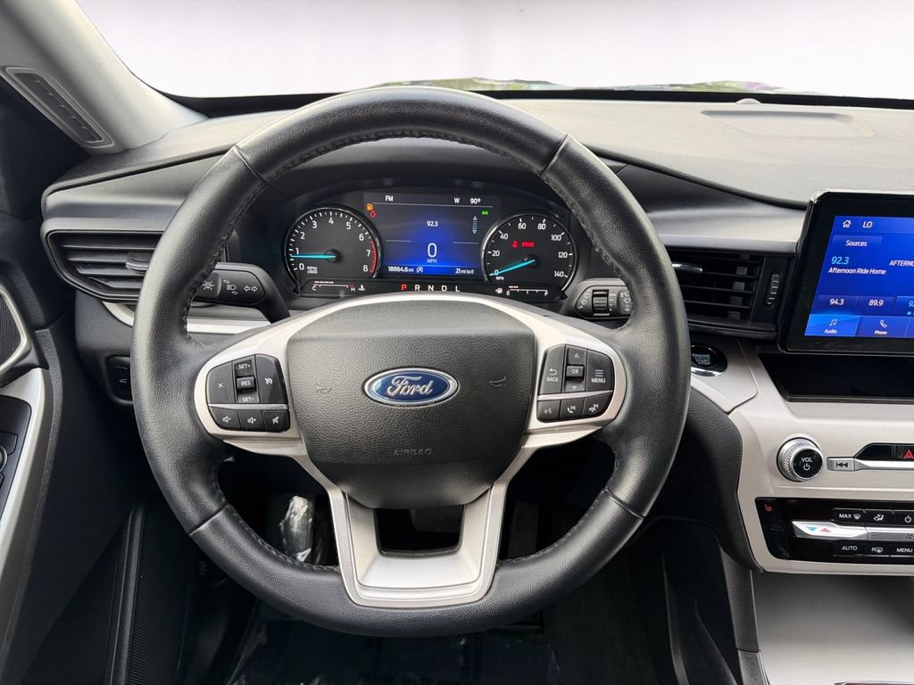 Used 2023 Ford Explorer XLT AWD/4WD image 12