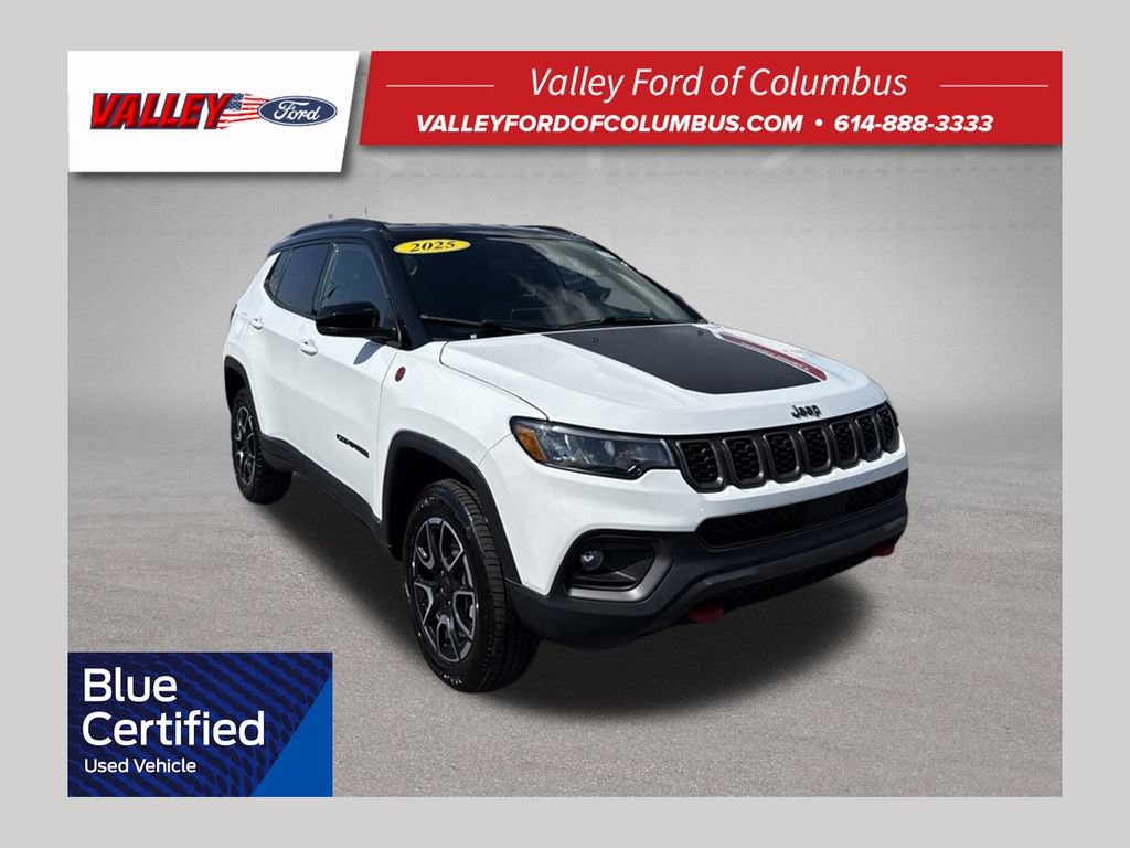 Used 2025 Jeep Compass Trailhawk AWD/4WD image 1