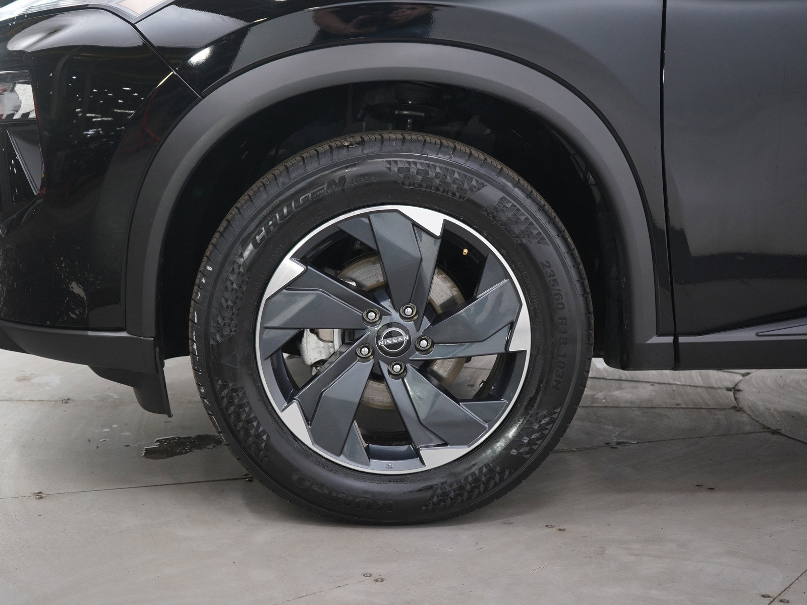 Used 2025 Nissan Rogue SV image 32