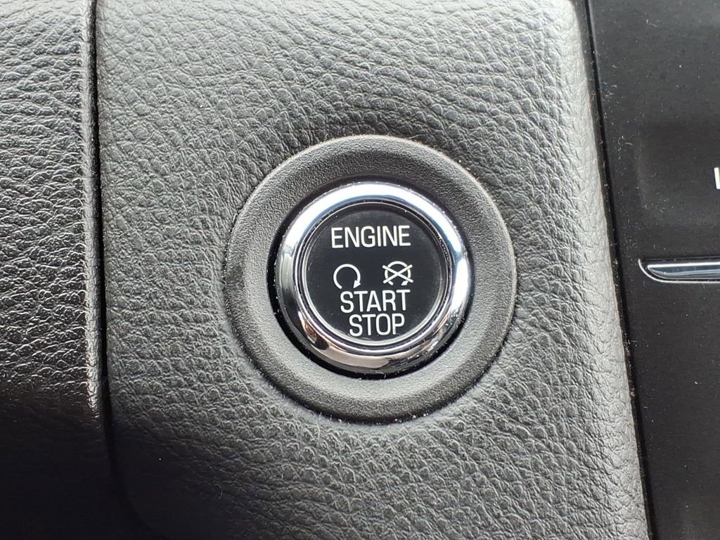 Used 2013 Ford Taurus SEL FWD image 21