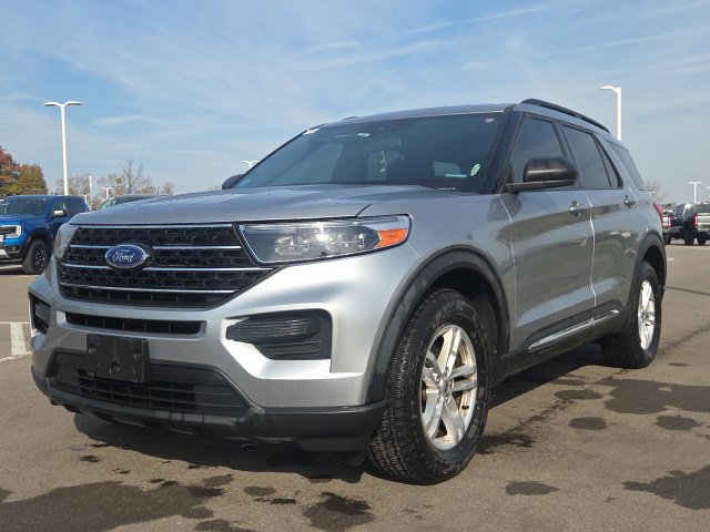 Used 2020 Ford Explorer XLT AWD/4WD image 2