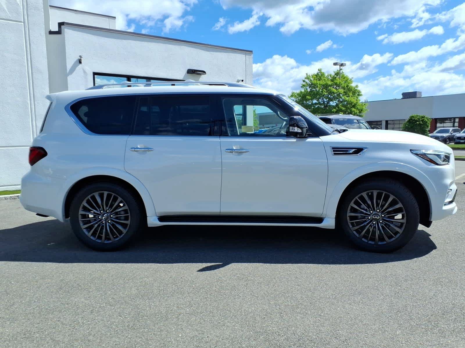 Certified 2023 INFINITI QX80 Premium Select w/ Cargo Package AWD/4WD image 4
