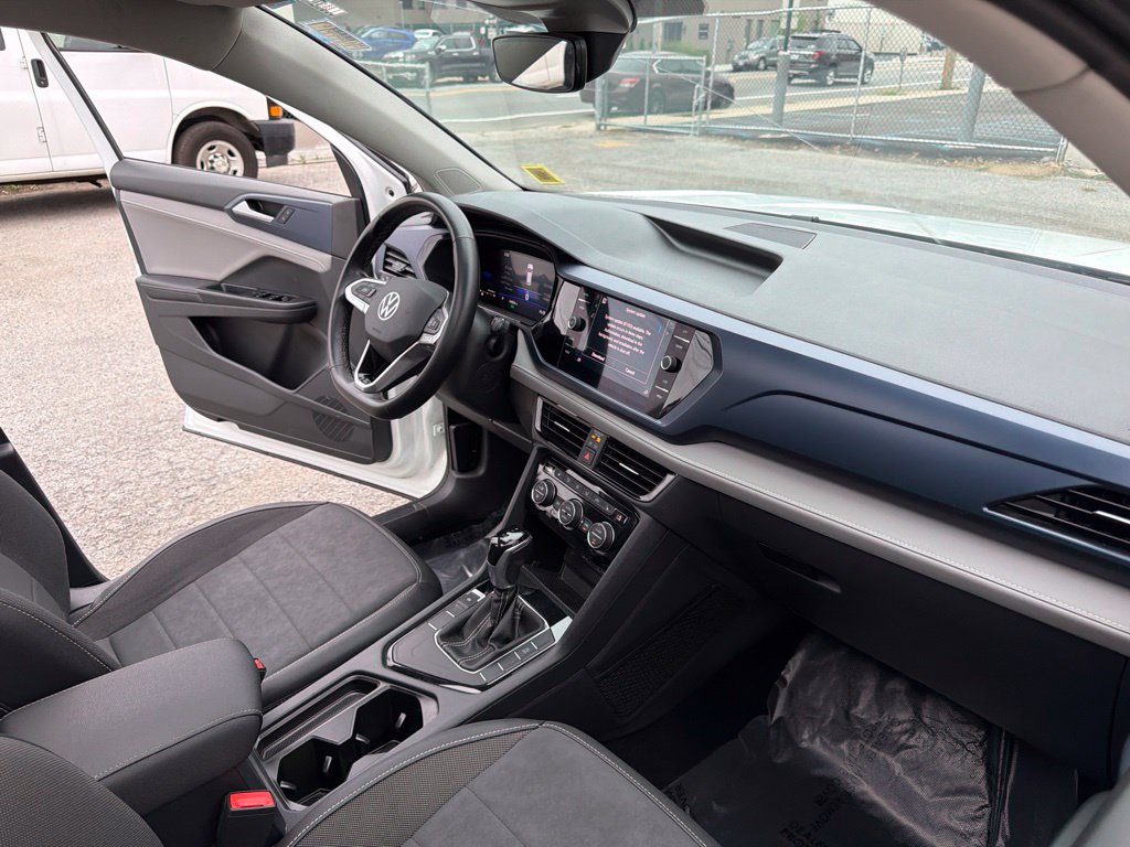 Used 2024 Volkswagen Taos SE FWD image 16