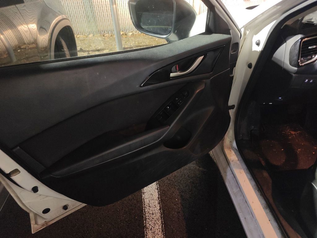 Used 2014 MAZDA MAZDA3 i Sport image 6