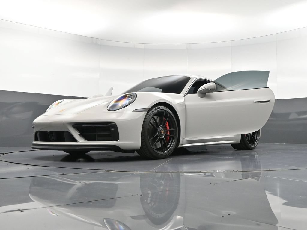 Certified 2024 Porsche 911 Carrera GTS RWD image 37