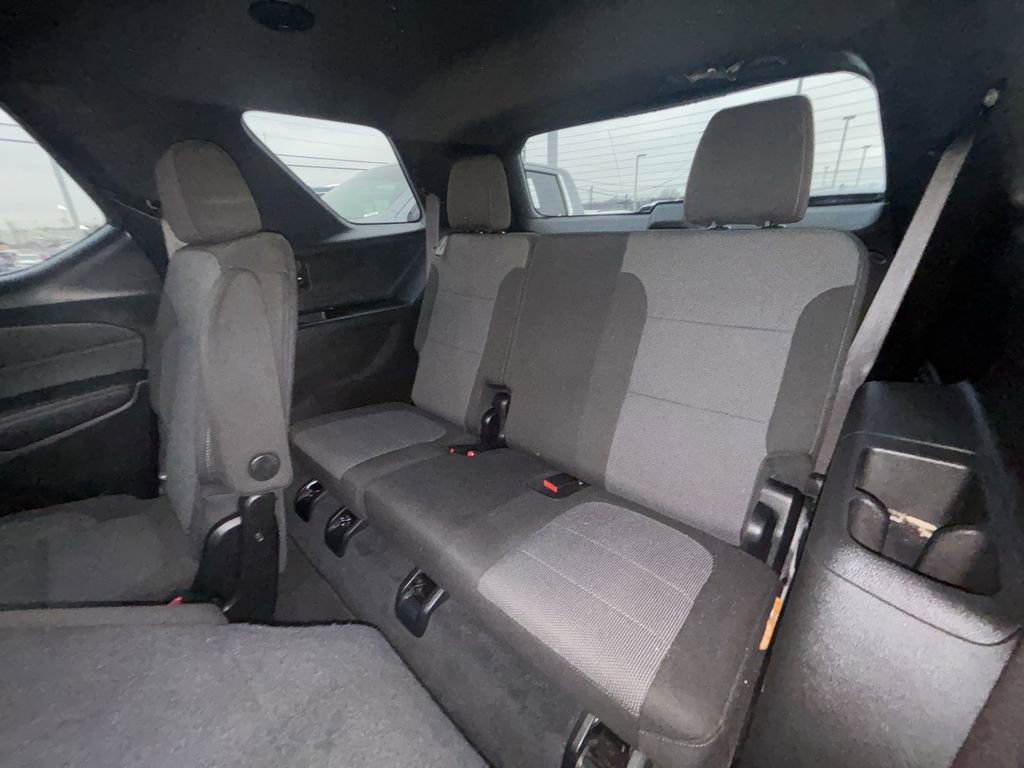 Used 2023 Chevrolet Traverse LT FWD image 28