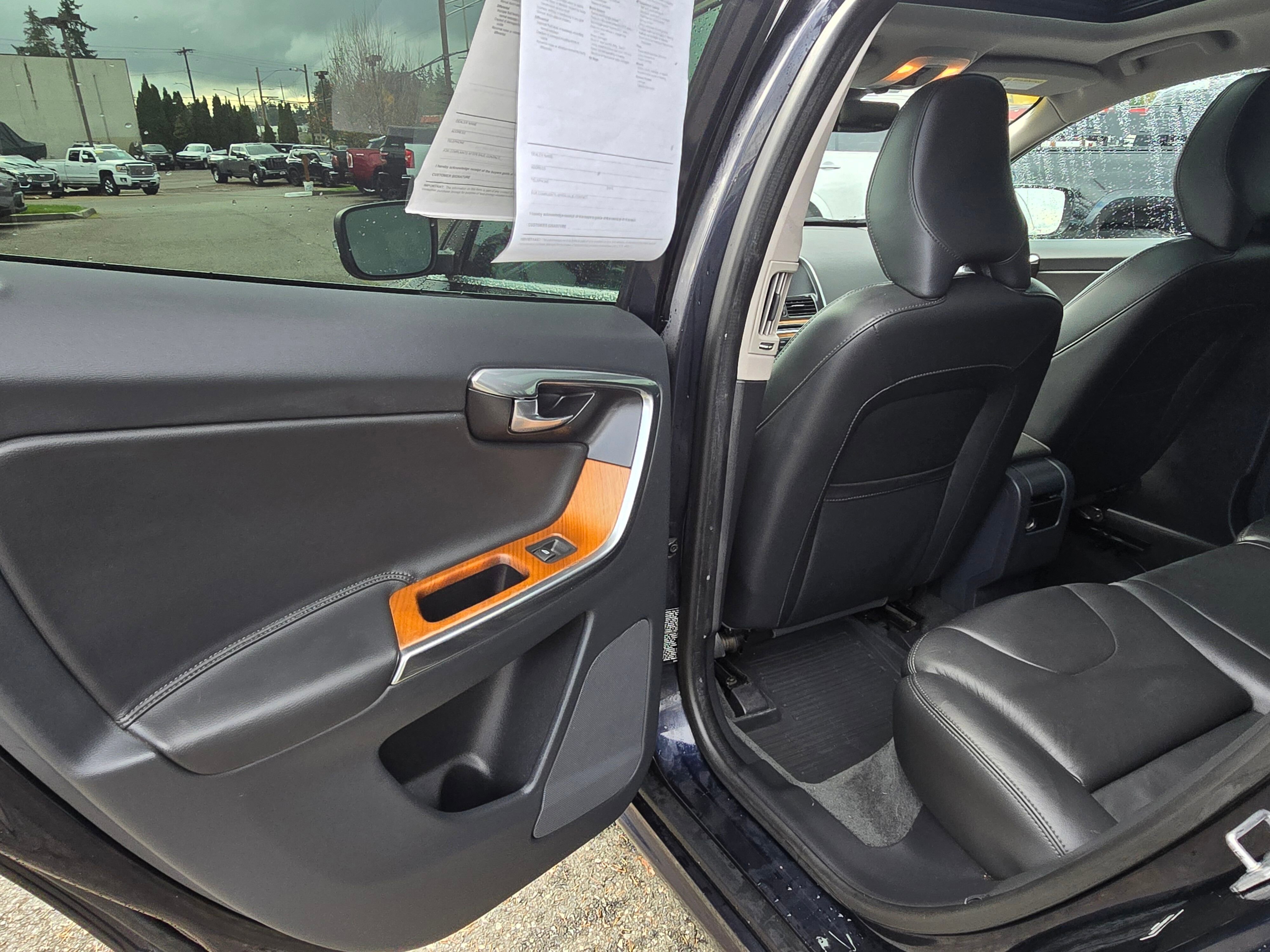 Used 2017 Volvo XC60 T6 Inscription w/ Preferred Option Package image 17