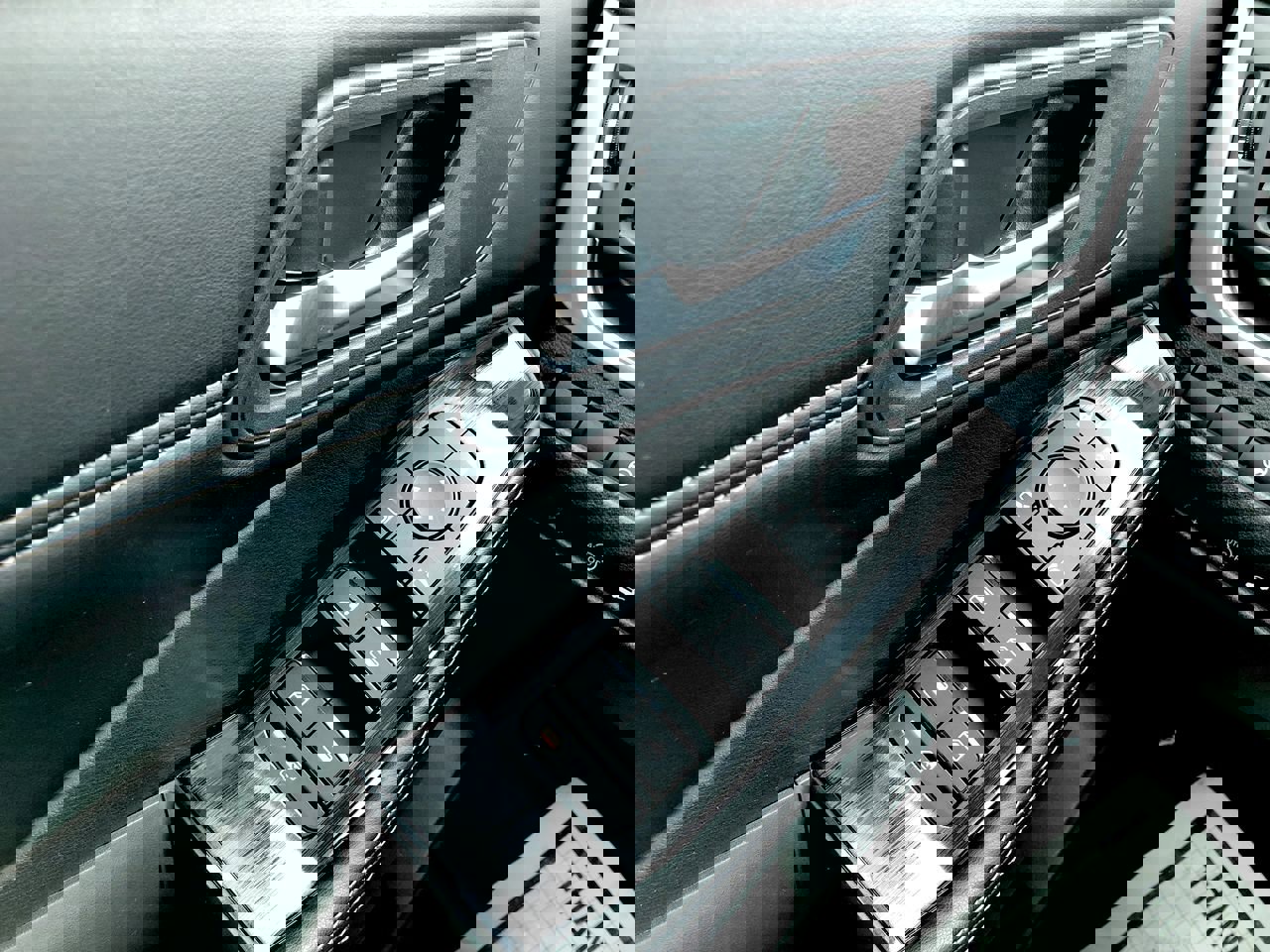 Used 2023 Nissan Rogue SV w/ SV Premium B Package image 25