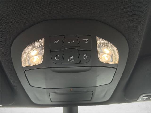 Used 2025 Chrysler Pacifica Select FWD image 18