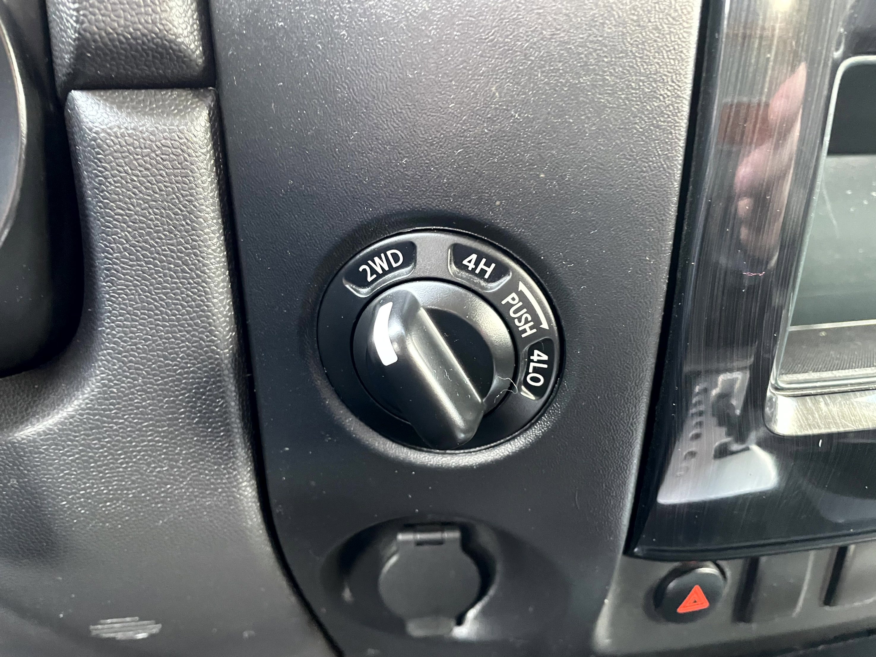 Used 2015 Nissan Titan SV w/ SV Value Truck Package image 18