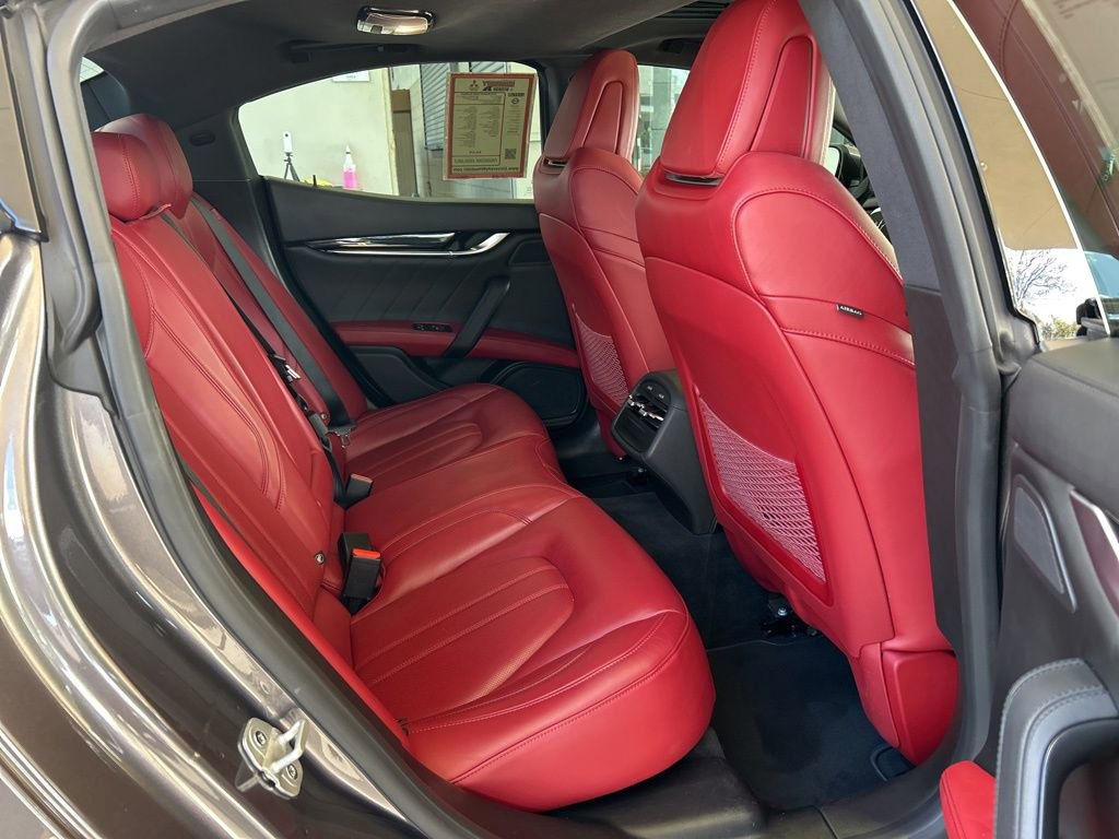 Used 2019 Maserati Ghibli S GranSport image 32