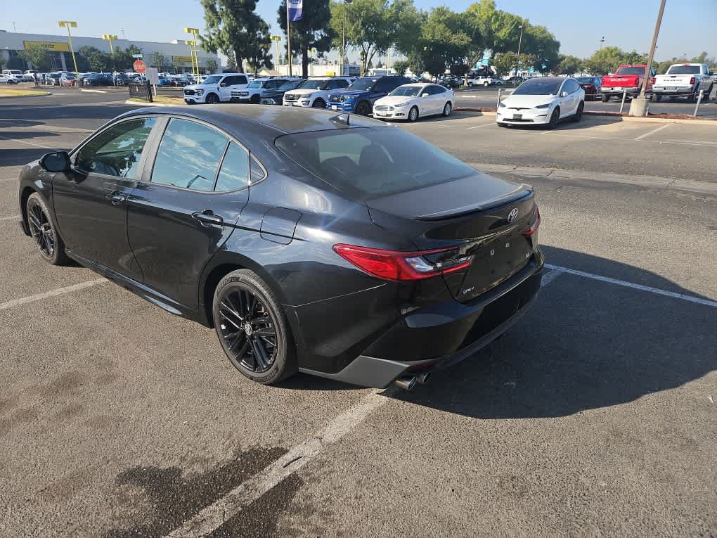 Used 2025 Toyota Camry SE w/ Convenience Package FWD image 5