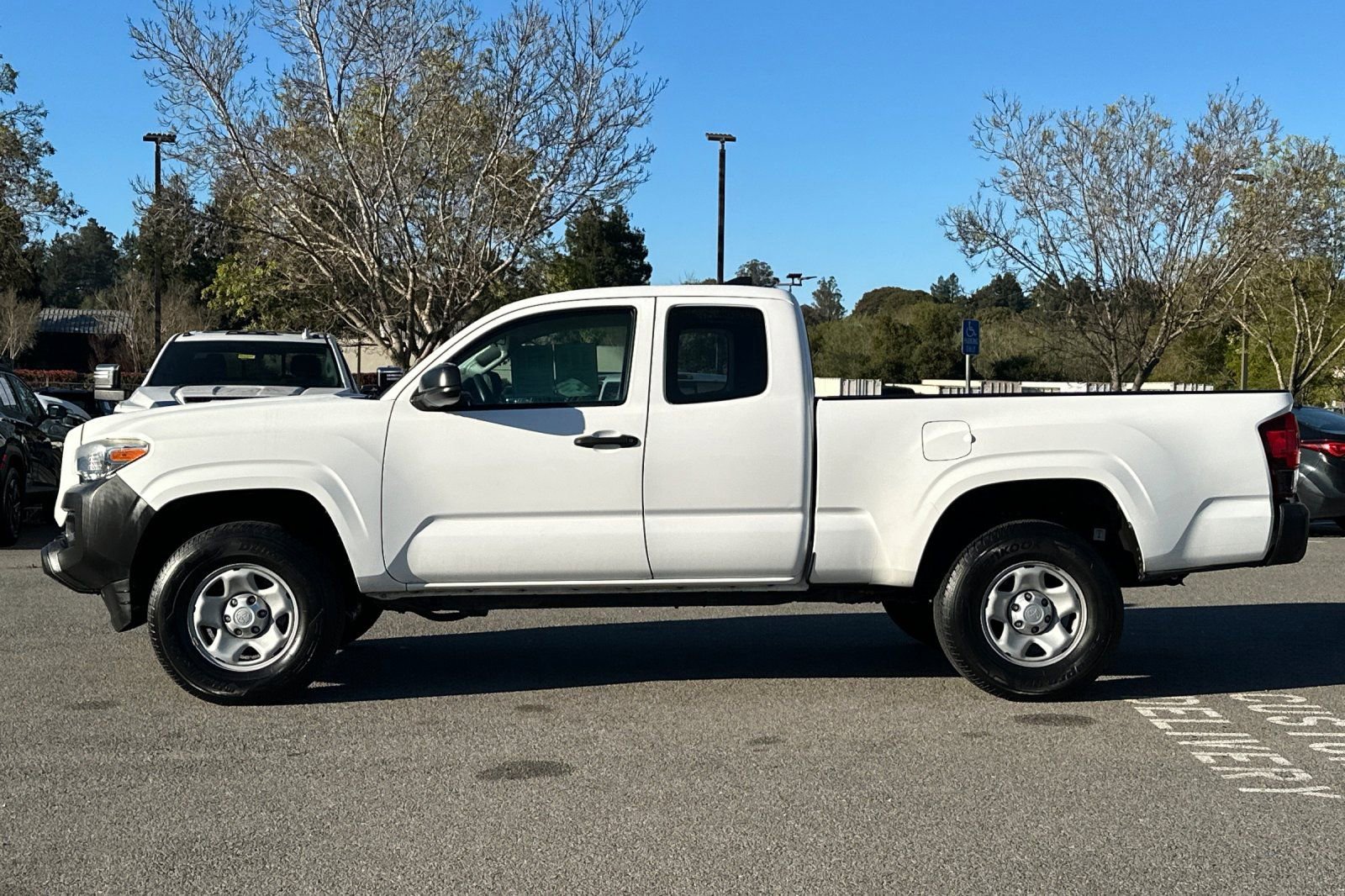 Used 2018 Toyota Tacoma SR image 7