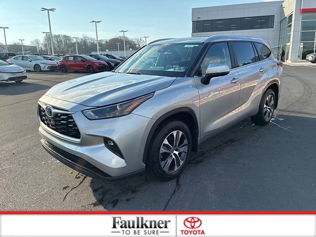 Used 2023 Toyota Highlander XLE image 16