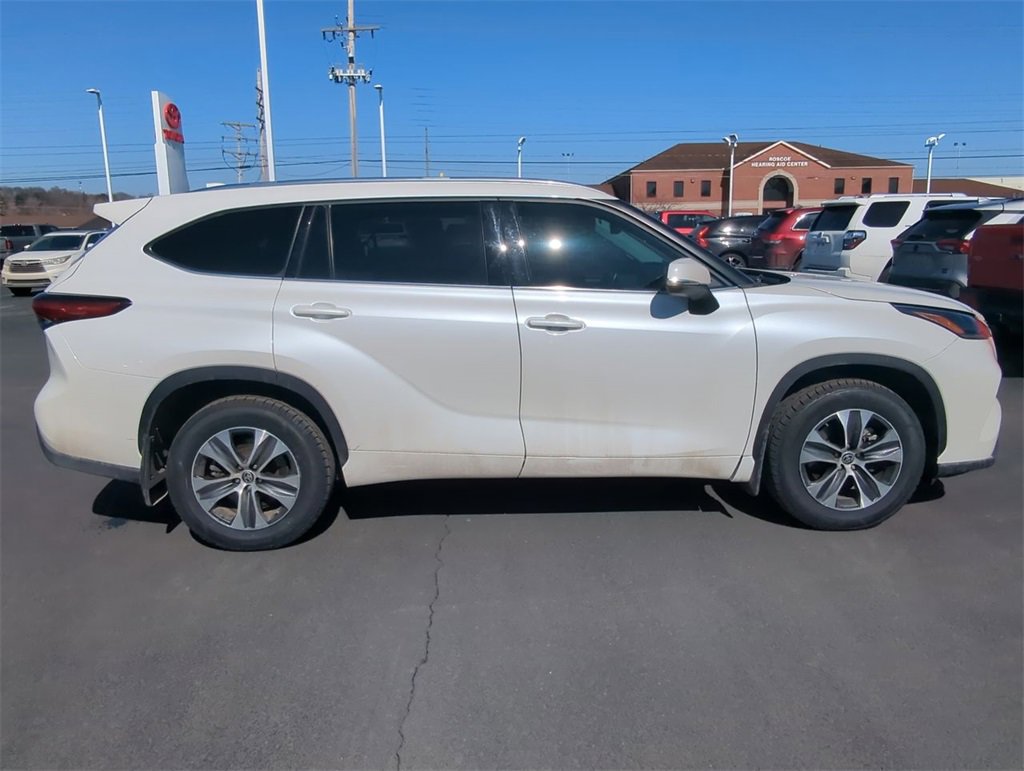 Used 2021 Toyota Highlander XLE image 9