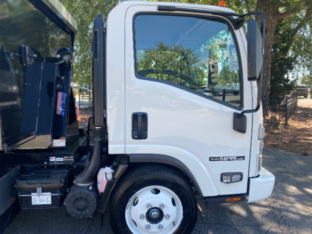 Used 2024 Isuzu NPR image 17