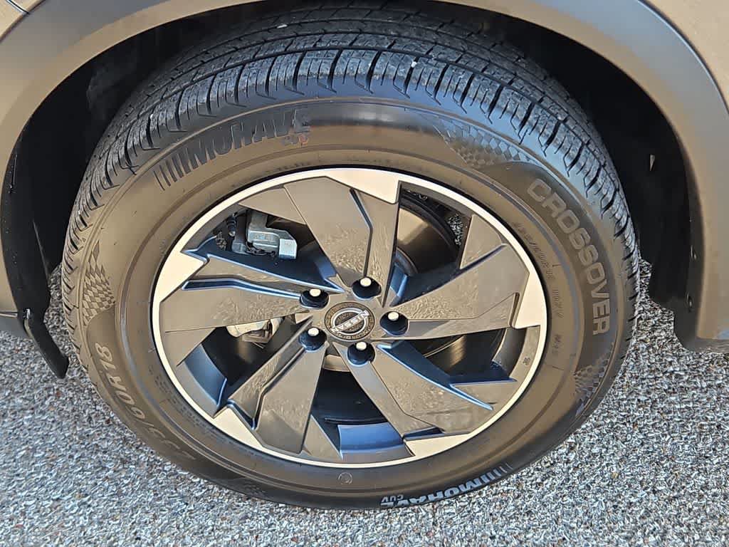 Used 2025 Nissan Rogue SV FWD image 12
