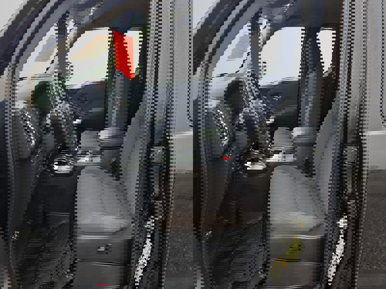 Used 2022 Nissan Frontier SV image 9